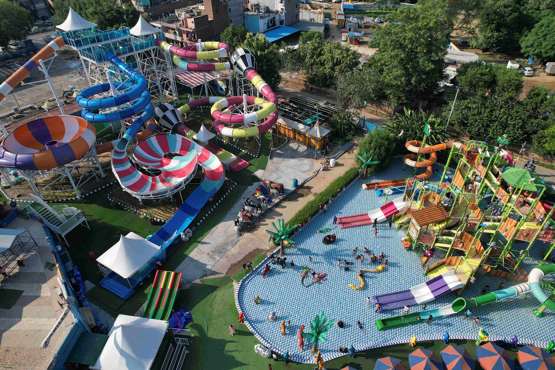 Costruzione parchi acquatici con area giochi e piscine